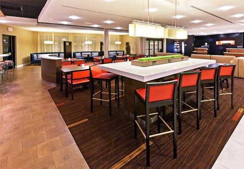 Отель Courtyard By Marriott Tulsa Woodland Hills Экстерьер фото