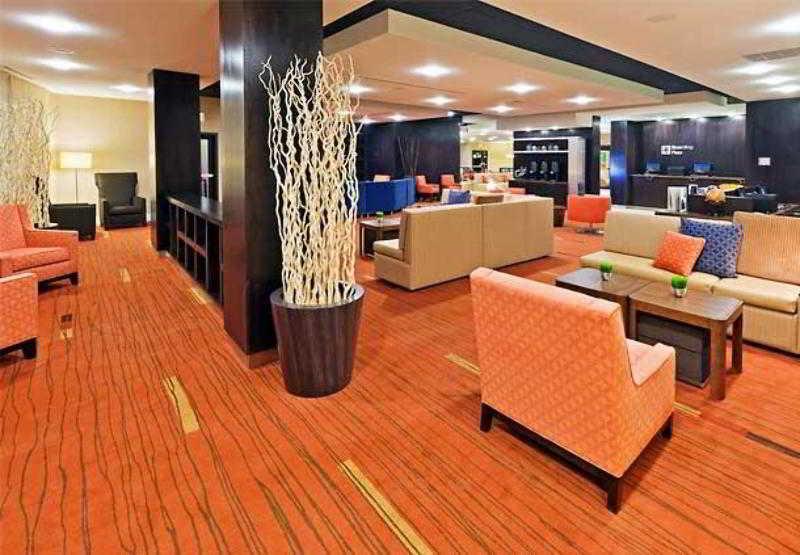 Отель Courtyard By Marriott Tulsa Woodland Hills Экстерьер фото