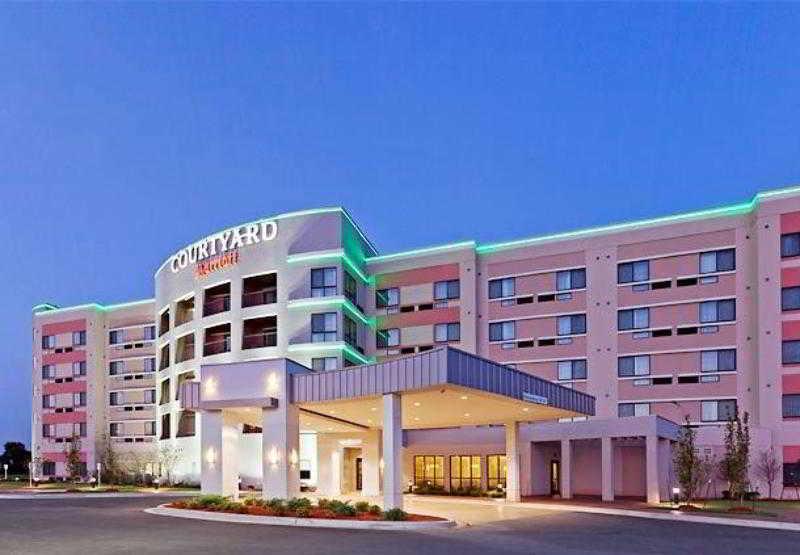Отель Courtyard By Marriott Tulsa Woodland Hills Экстерьер фото