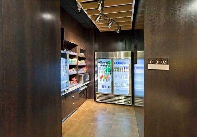 Отель Courtyard By Marriott Tulsa Woodland Hills Экстерьер фото