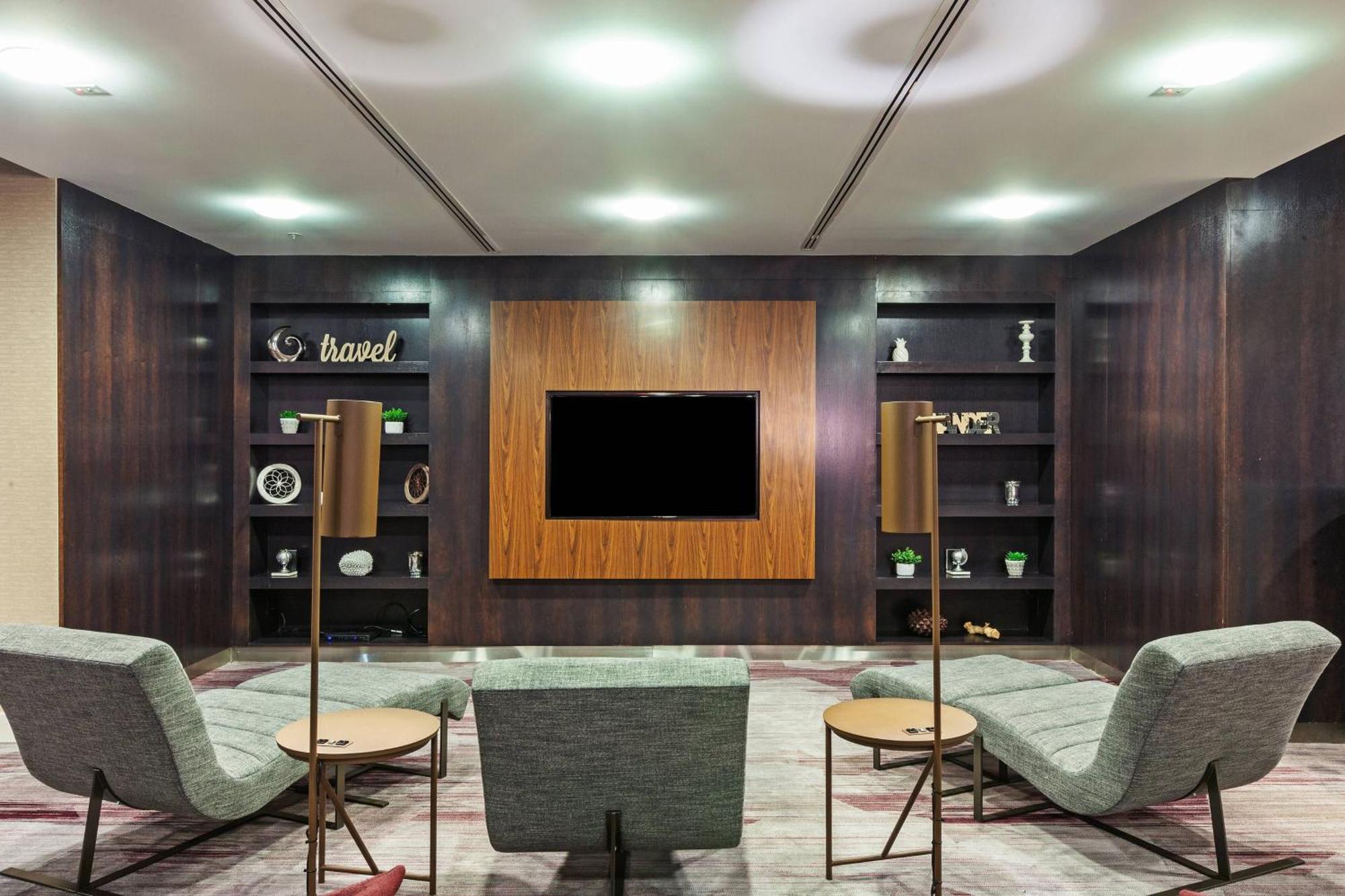 Отель Courtyard By Marriott Tulsa Woodland Hills Экстерьер фото