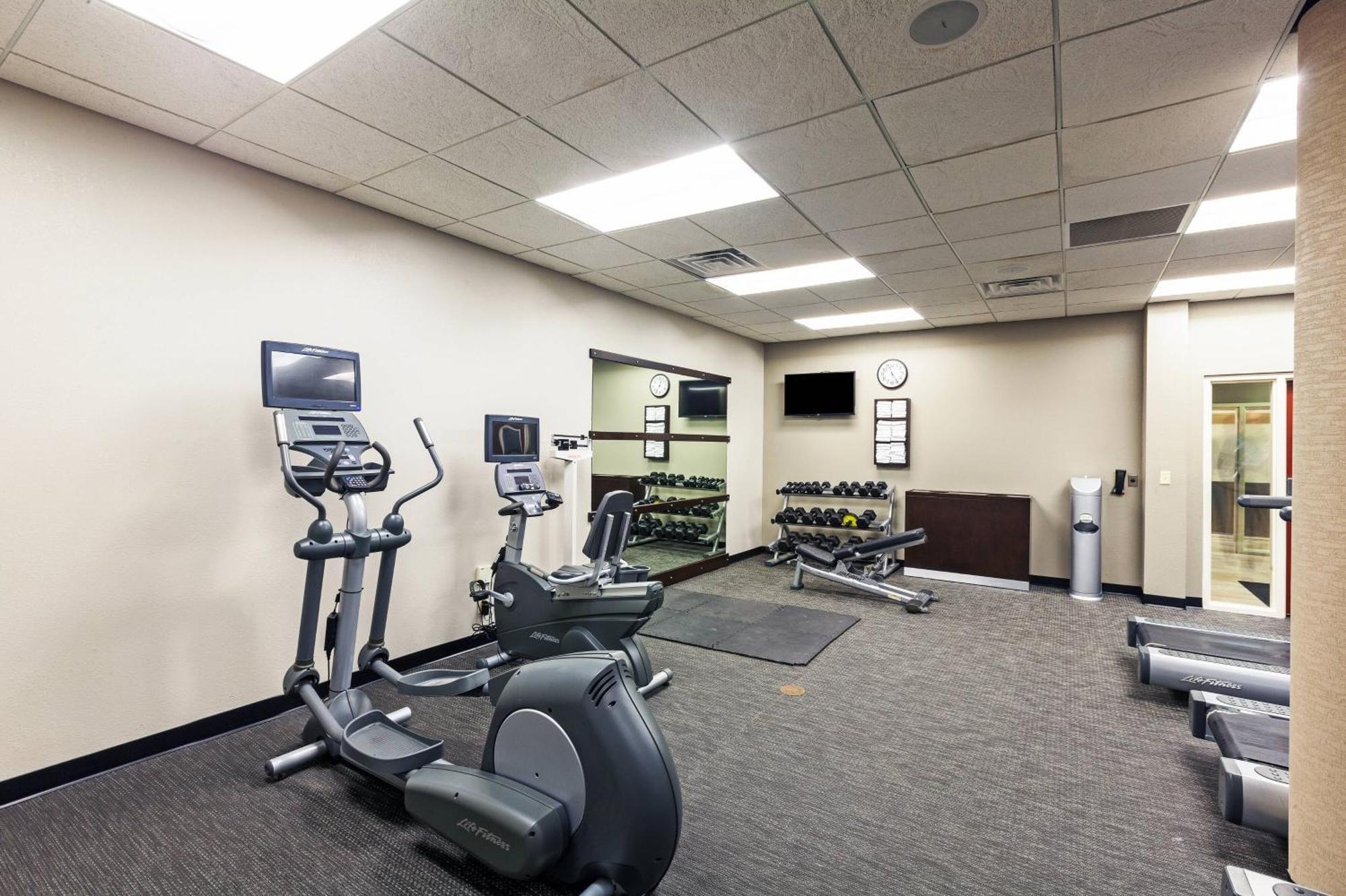 Отель Courtyard By Marriott Tulsa Woodland Hills Экстерьер фото