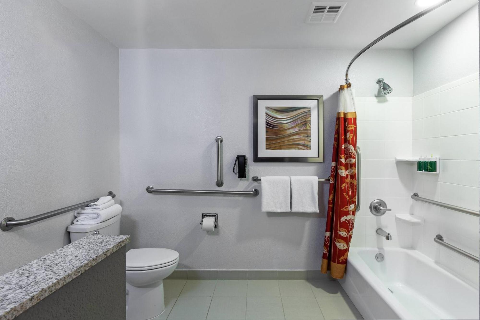 Отель Courtyard By Marriott Tulsa Woodland Hills Экстерьер фото