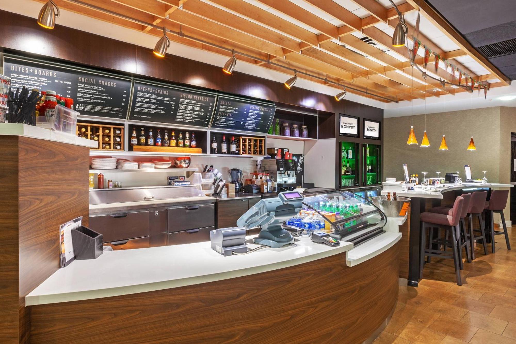 Отель Courtyard By Marriott Tulsa Woodland Hills Экстерьер фото
