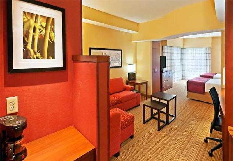 Отель Courtyard By Marriott Tulsa Woodland Hills Экстерьер фото