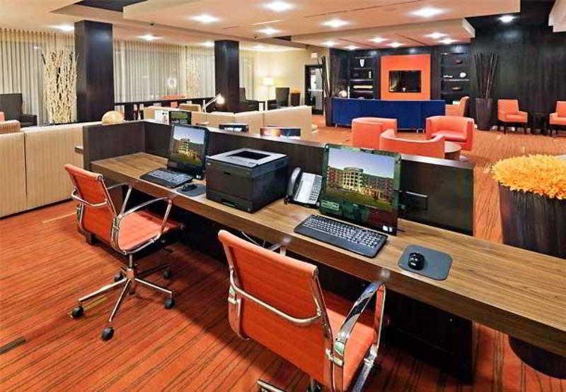Отель Courtyard By Marriott Tulsa Woodland Hills Экстерьер фото