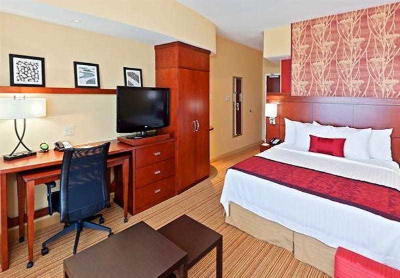 Отель Courtyard By Marriott Tulsa Woodland Hills Номер фото