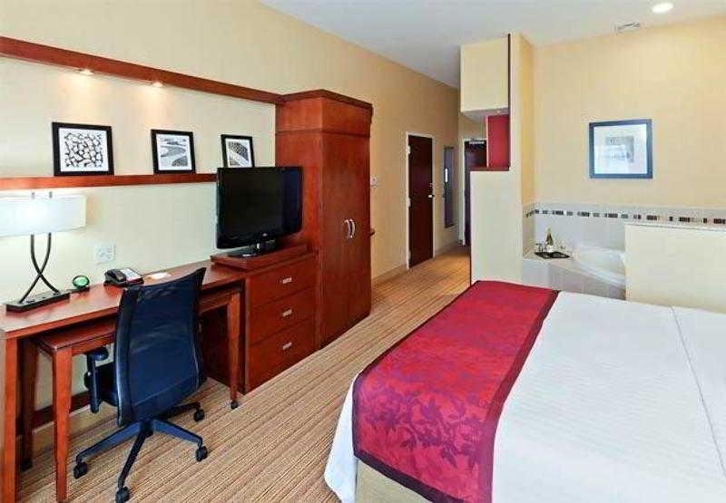 Отель Courtyard By Marriott Tulsa Woodland Hills Экстерьер фото